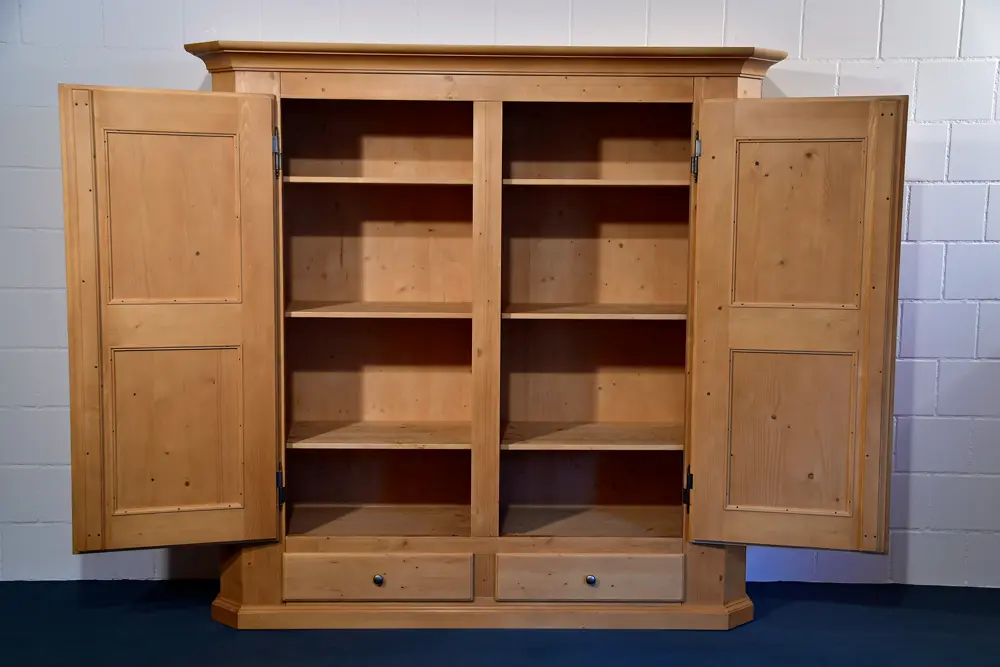 MT Massivholzschrank Lacinigo 44.30