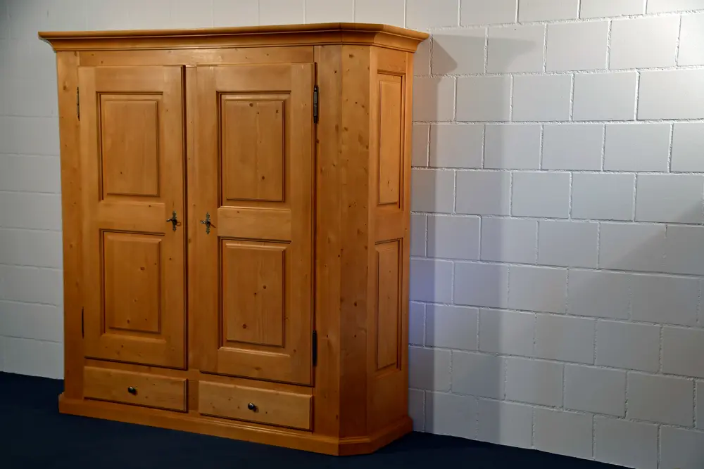 MT Massivholzschrank Lacinigo 44.30