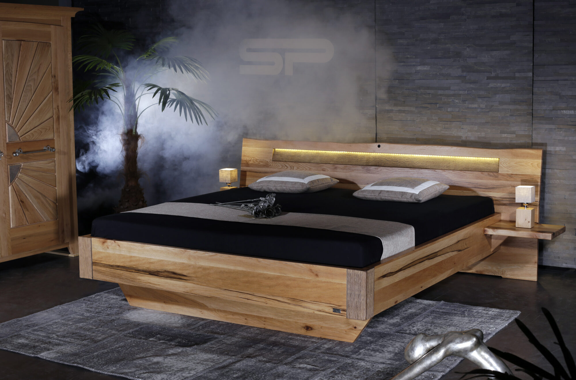 Sprenger Bett aus Sumpfeiche mit LED - 180x200cm - FÜRSTENBERG