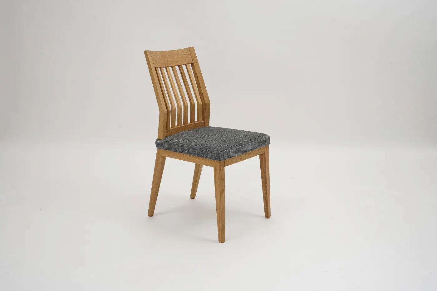 Stuhl Emma mit Holzrücken