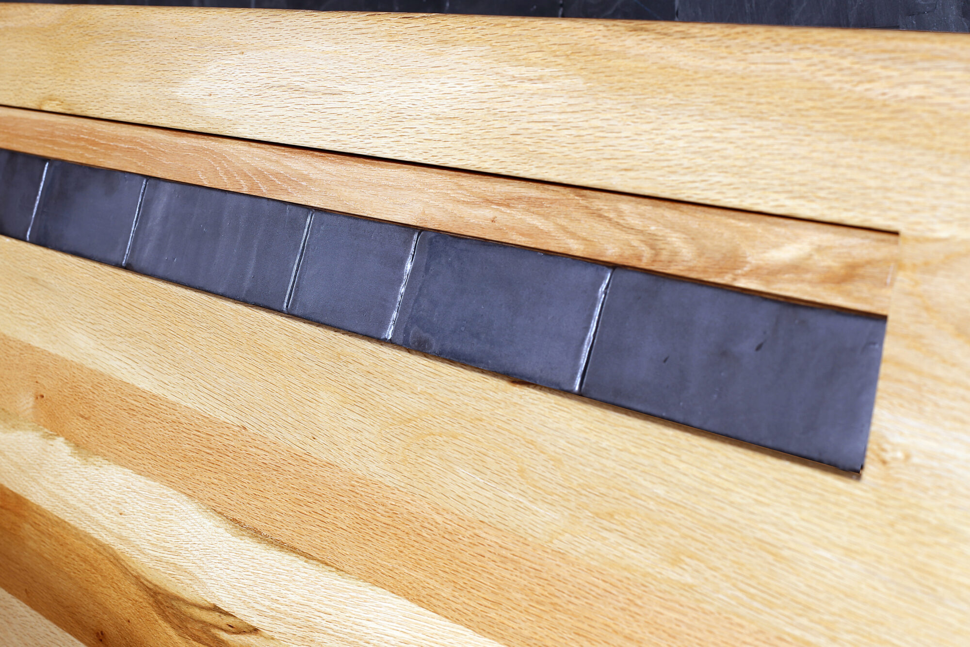 Sprenger Bett aus Sumpfeiche mit LED - 180x200cm - FÜRSTENBERG