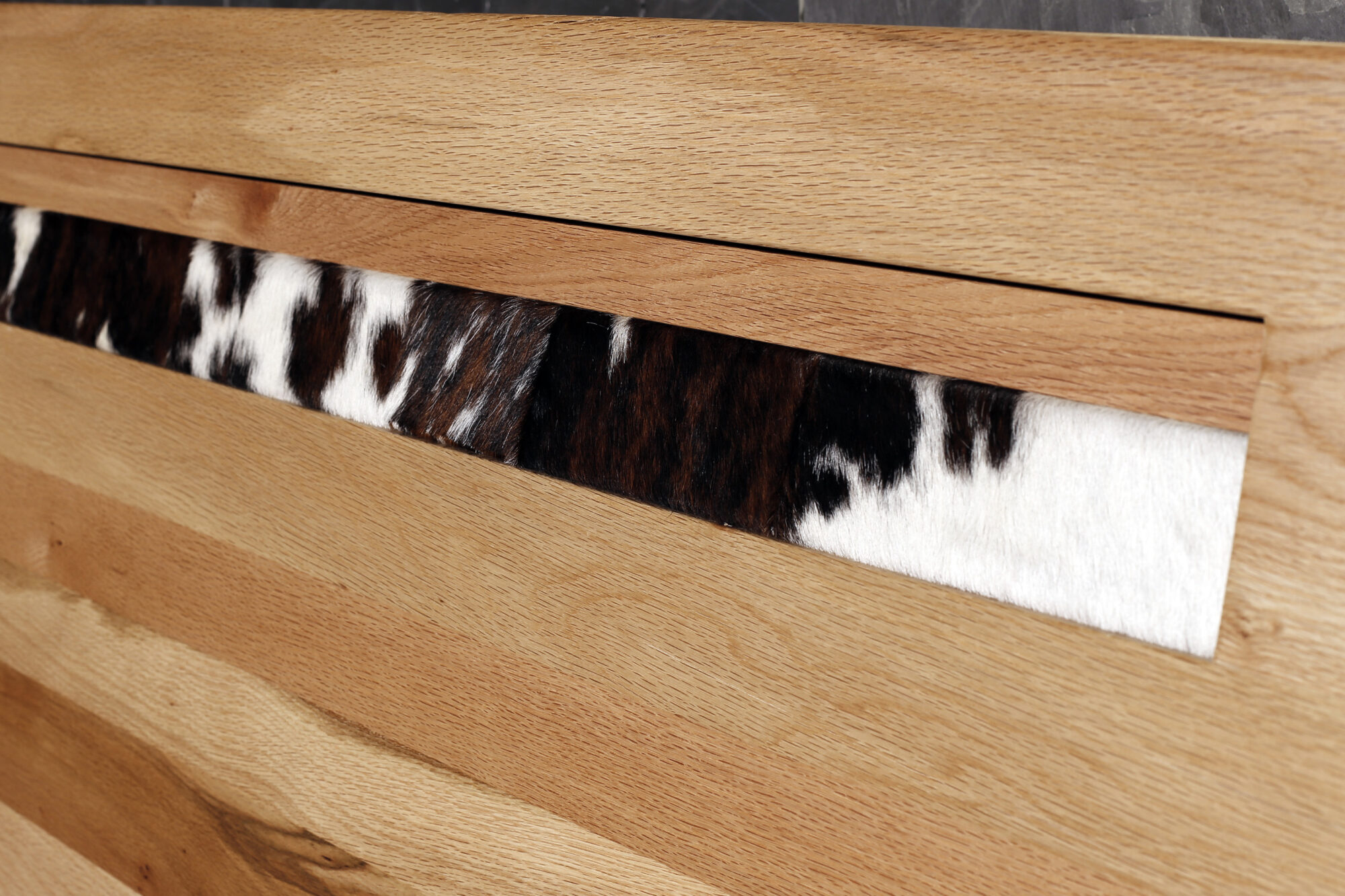 Sprenger Bett aus Sumpfeiche mit LED - 180x200cm - FÜRSTENBERG