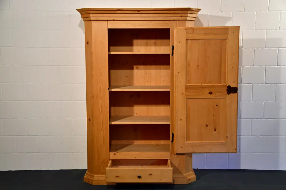 Massivholzschrank Bozen 23.13