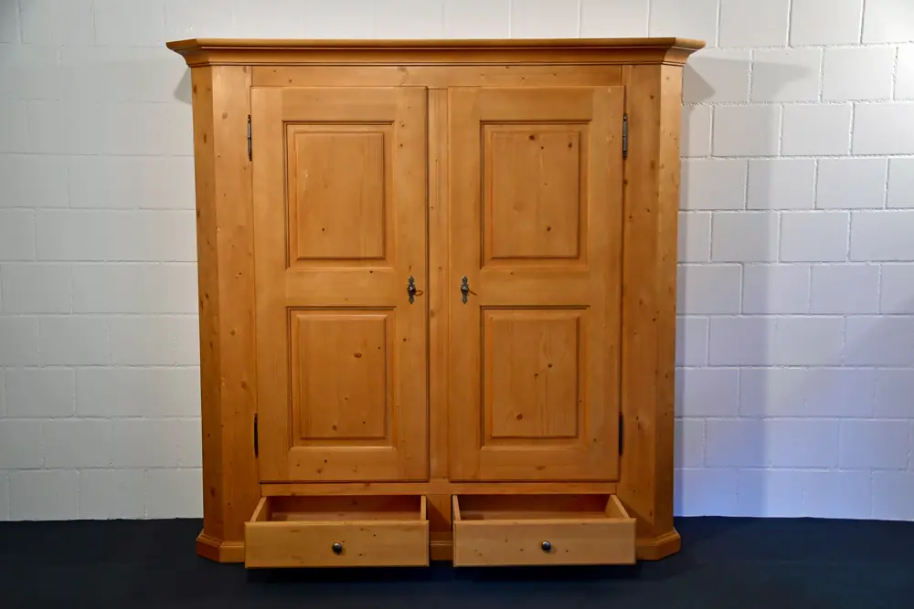 MT Massivholzschrank Lacinigo 44.30