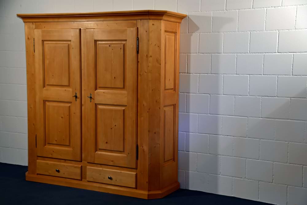 Massivholzschrank Lacinigo Tanne 184x179.5x57 cm