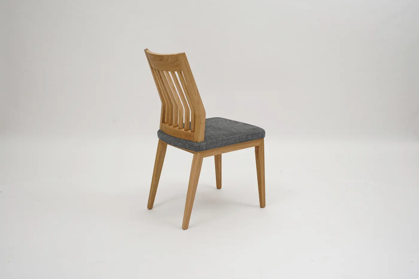 Stuhl Emma mit Holzrücken