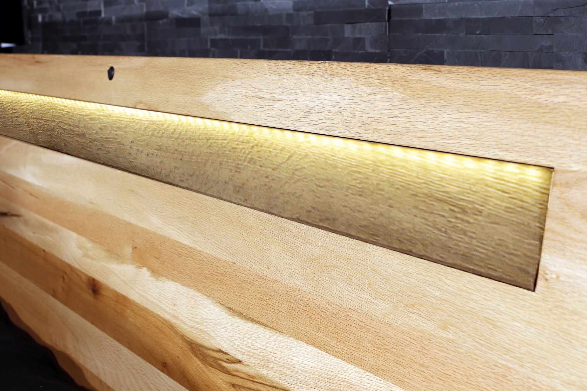 Sprenger Bett aus Sumpfeiche mit LED - 180x200cm - FÜRSTENBERG