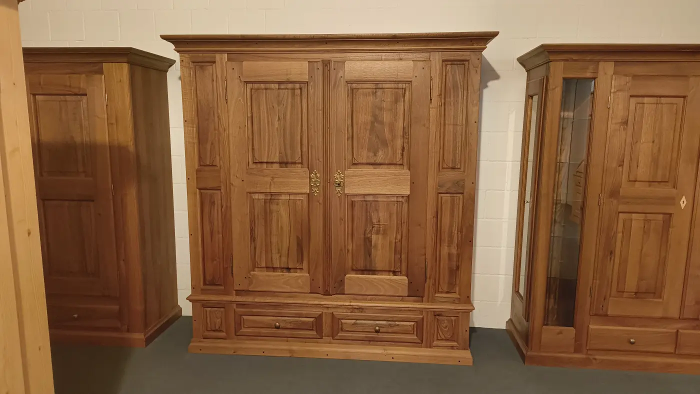 MT Massivholzschrank Barock 62.18